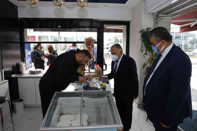 Başkan Büyükkılıç, esnaf ve vatandaşla buluştu
