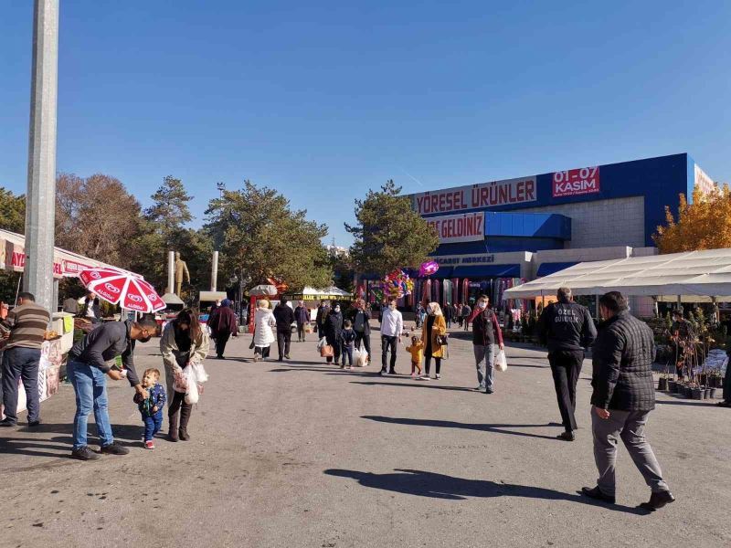 Yöresel Ürünler Fuarında, uygun fiyat stantlarda ürün bırakmadı
