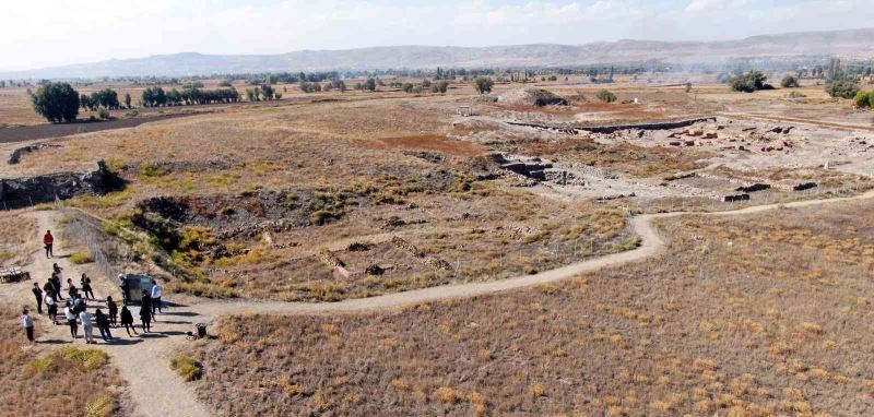 Öğrenciler Anadolu tarihini yerinde öğreniyor
