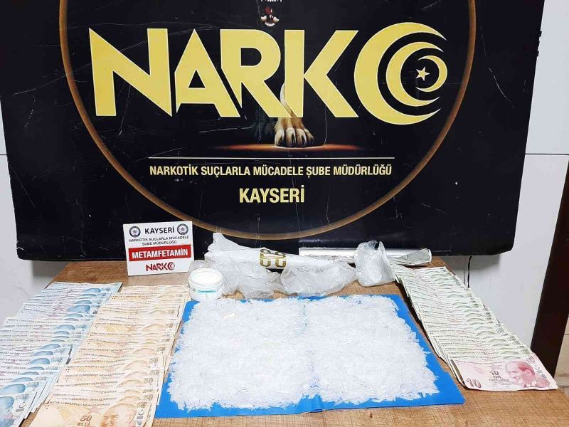 Kayseri polisinden uyuşturucu tacirlerine darbe: 50 gözaltı
