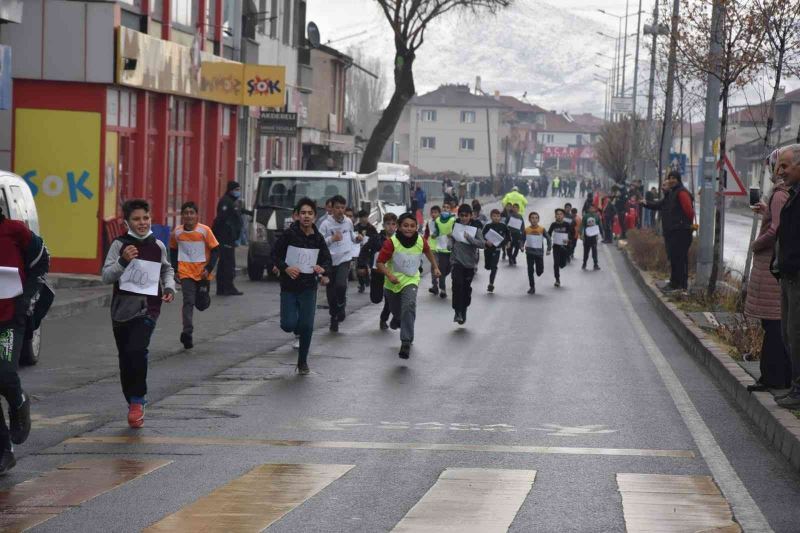 Tomarza’da Atatürk Koşusu düzenlendi
