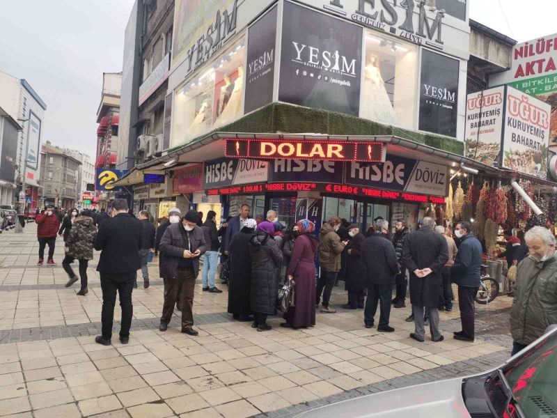 Kayseri’de döviz bürolarında yoğunluk
