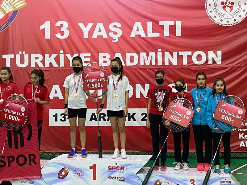 Kayserili sporcular Badminton’da Türkiye üçüncüsü
