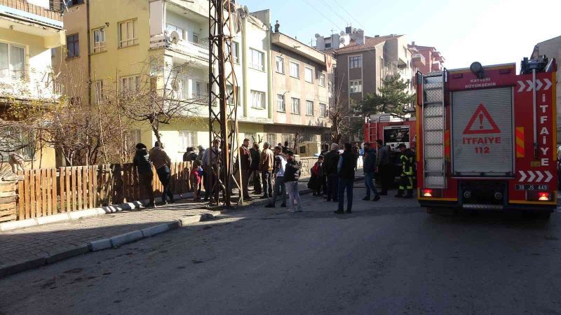 Evde çıkan yangını itfaiye söndürdü
