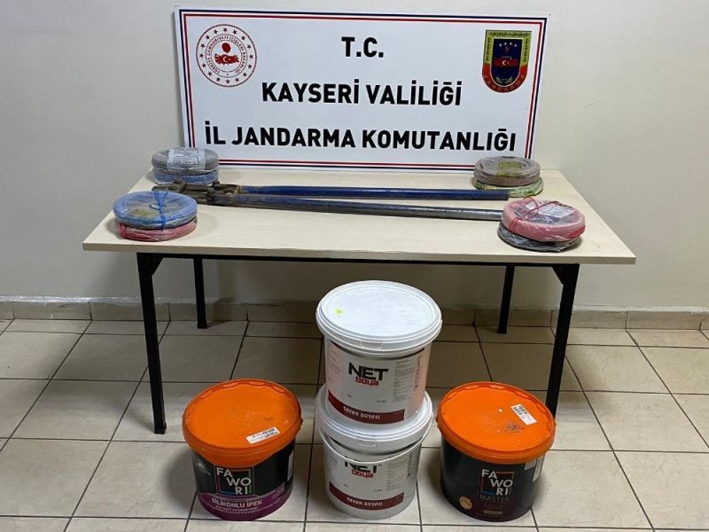 Jandarma, 4 ilçeden hırsızlık yapan 5 kişiyi yakaladı
