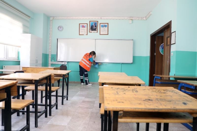 Talas Belediyesi okulları yüz yüze eğitime hazırladı
