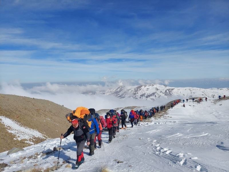 139 dağcının katıldığı Erciyes Kış Zirve Tırmanışı tamamlandı
