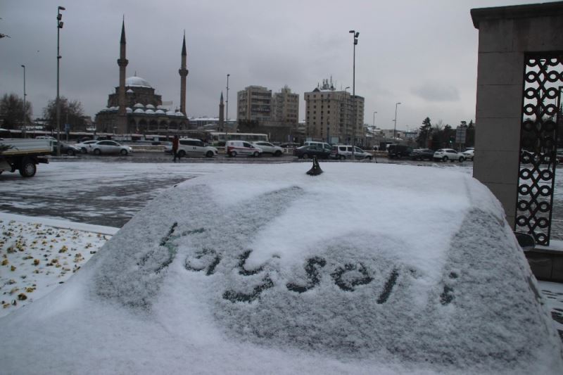 Kayseri beyaza büründü
