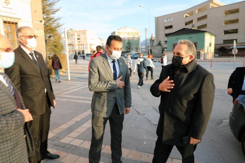 Başkan Yalçın’dan Şehitler Derneği’ne Gara ziyareti
