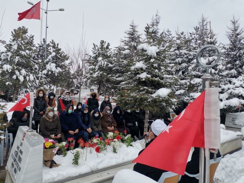 Kayseri’nin ilk kadın şehidi Pürnek kabri başında anıldı
