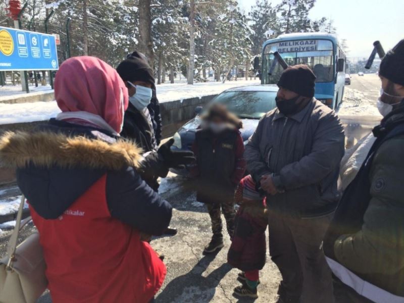 Kayseri zabıtasından dilenen çocuklara denetim
