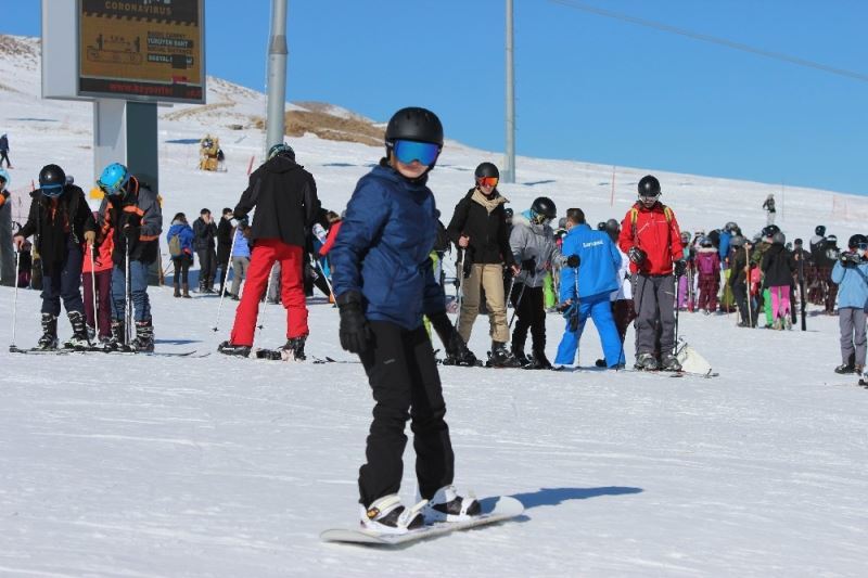 Erciyes’te sömestir yoğunluğu devam ediyor
