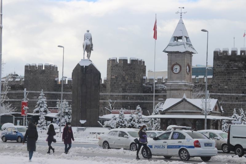 Mart karı Kayseri’yi beyaza bürüdü
