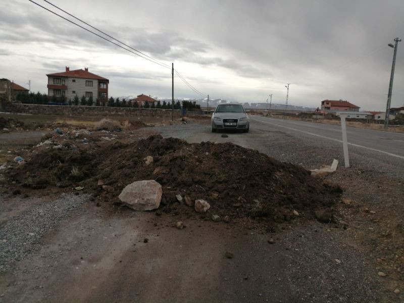 Kayseri’de 900 nüfuslu mahallenin giriş ve çıkışları korona virüs nedeni ile kapatıldı
