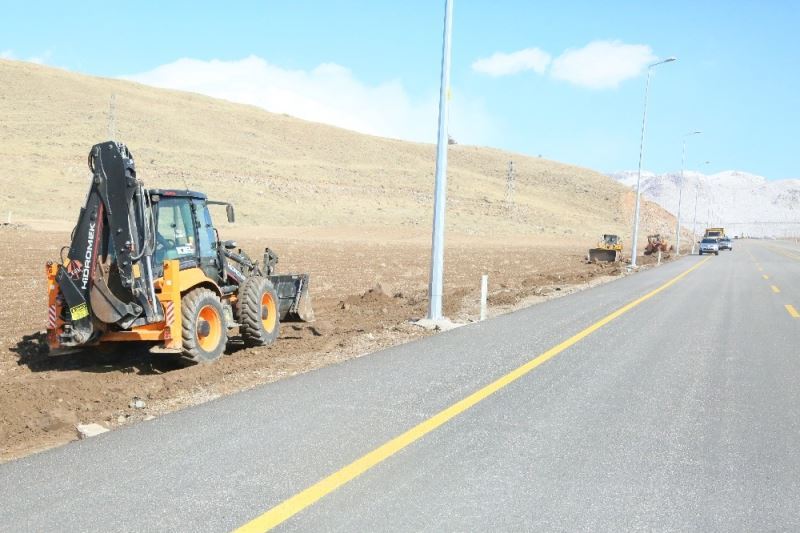 Erciyes yolunun ağaçlandırma çalışmalarına start verildi
