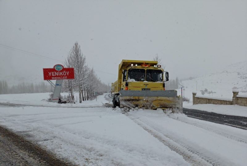 Büyükşehir, kapalı kırsal mahalle yolu bırakmadı
