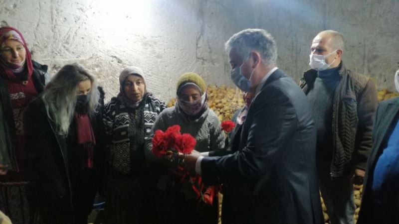  Arık her şeyin kadınların eseri olduğunu belirterek, emekçi kadınların gününü kutladı