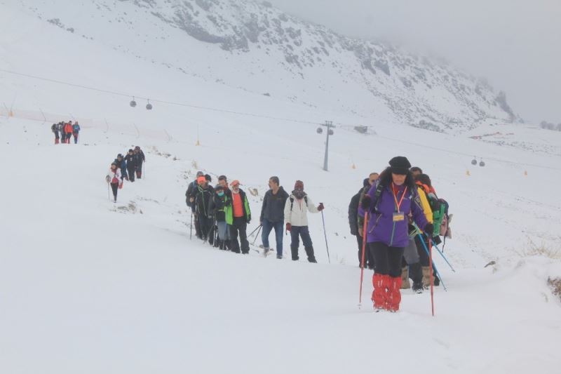 Doğa tutkunu dağcılar Kadınlar Günü’nde zirvede buluştu
