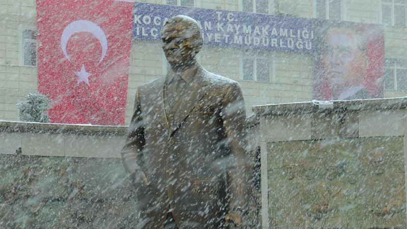 Nisan karı Kayseri’yi beyaza bürüdü
