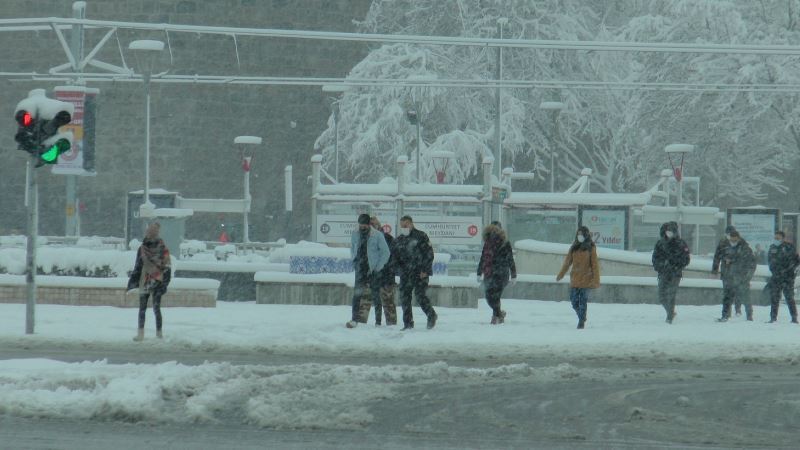 Kayseri’de nisan karı kışı aratmadı
