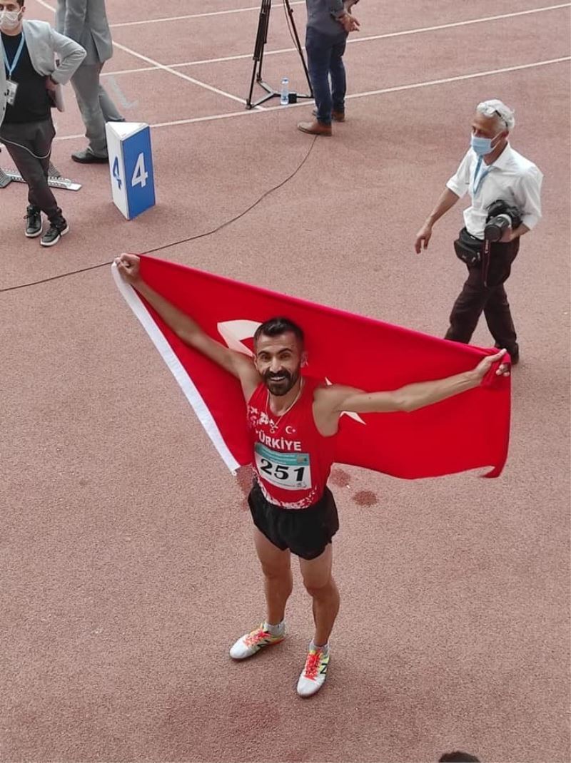 Cihat Ulus, İran’dan altüın madalya ile döndü
