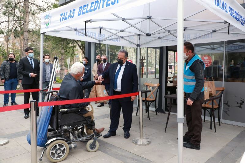 Talas Belediyesi’nden bir sosyal sorumluluk projesi daha: ‘Biz pişirelim siz ulaştırın’
