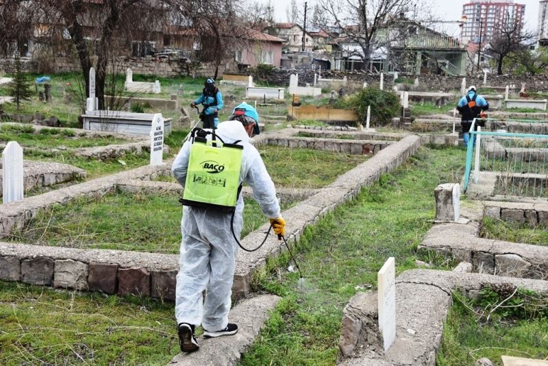 Kocasinan’daki mezarlıklarda hummalı çalışma
