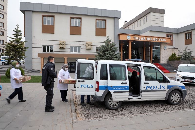 Görev başındaki polislerin iftar yemeği Talas Belediyesi’nden
