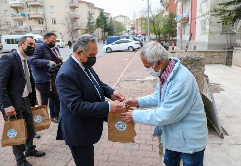 Başkan Yalçın’dan tatlı ikramı
