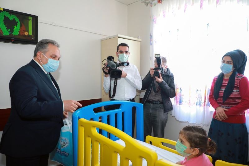 Başkan Yalçın’dan hasta çocuklara sürpriz
