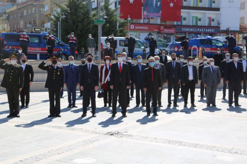 23 Nisan Ulusal Egemenlik ve Çocuk Bayramı çelenk sunma töreniyle anıldı