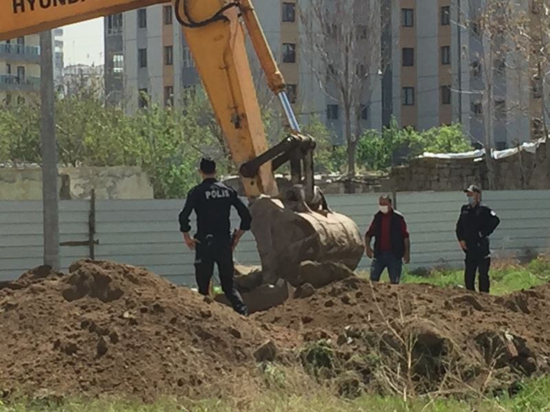 İnşaat kazısında tarihi eser bulunduğu ihbarı polisi harekete geçirdi
