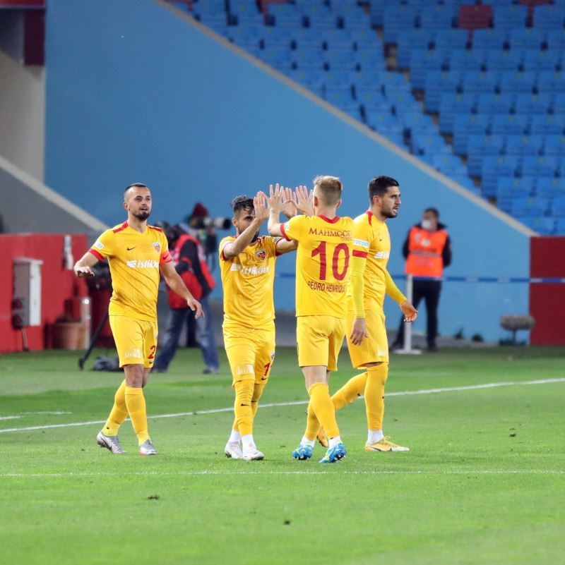 Muğdat Çelik ilk golünü attı
