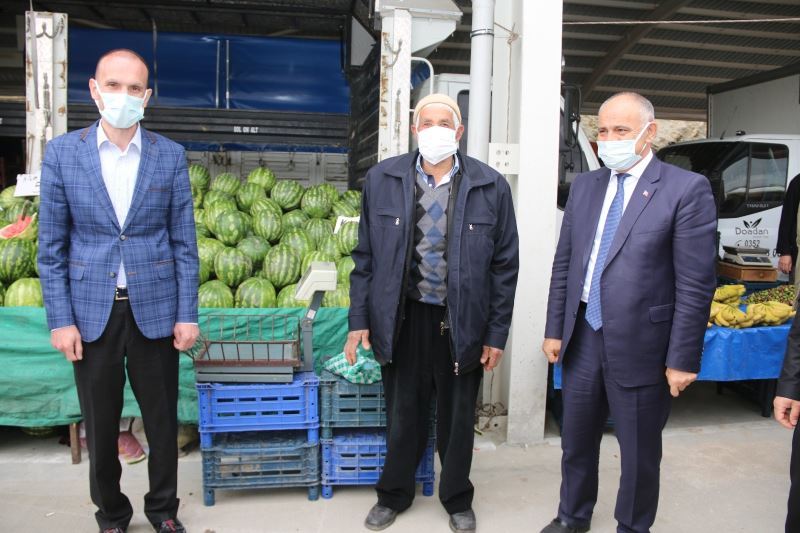 Başkan Öztürk ve Kaymakam Altıner Yahyalı Kapalı Semt Pazarı’nda denetim yaptı
