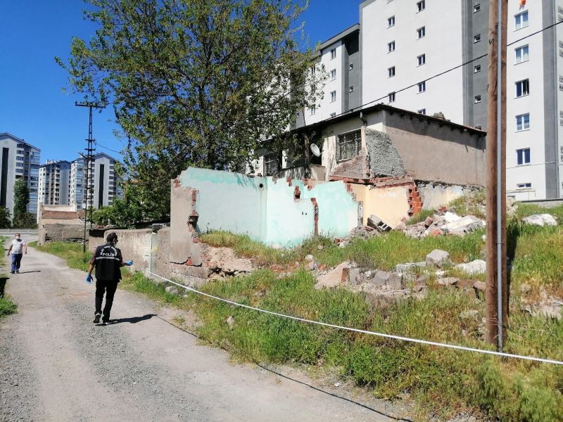 Arkadaşını boğazından bıçaklayarak öldüren şahıs tutuklandı
