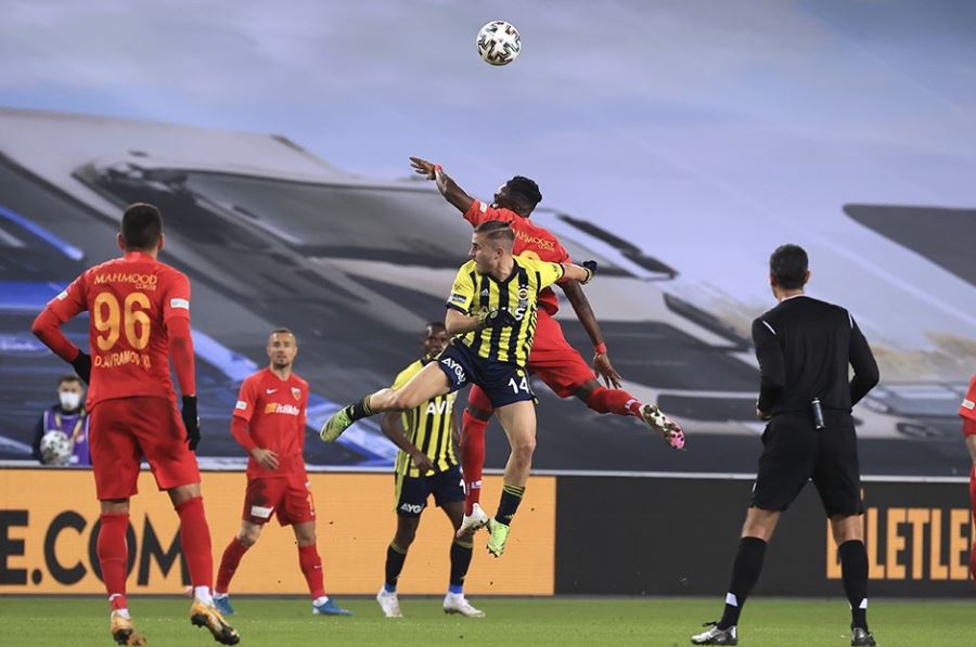 Süper Lig: Kayserispor: 1 - Fenerbahçe: 0 (Maç devam ediyor)