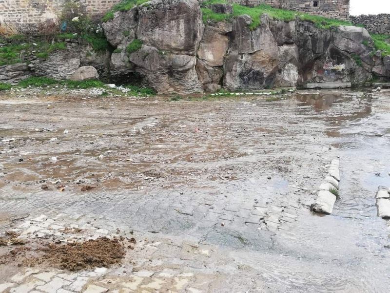 Toroslar’dan gelen doğal kaynak suyu boşa akıyor
