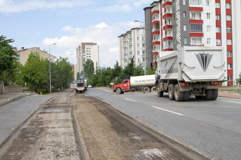 Talas Çimenli Caddesi’nde yenileme çalışması
