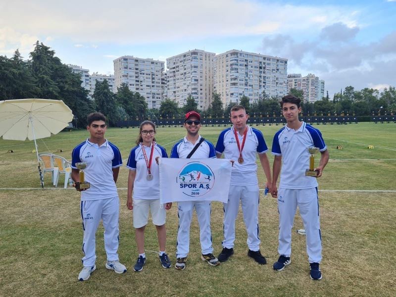 Spor A.Ş kupa ve madalyalar ile döndü
