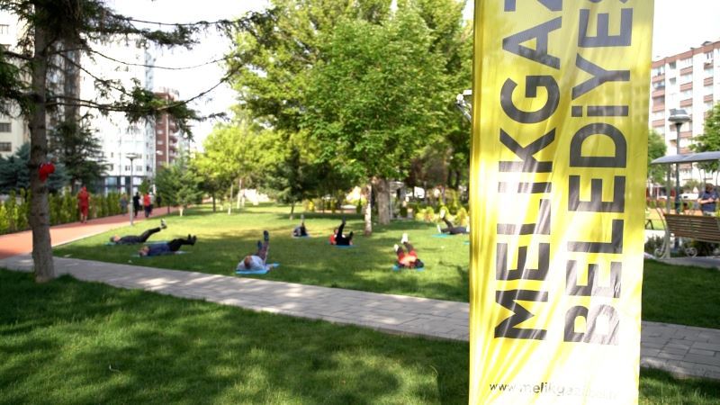 Melikgazi’nin parklarında sabah sporu başladı
