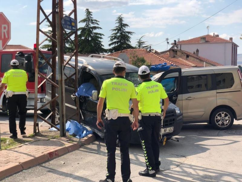 3 günlük evli çifti trafik kazası ayırdı
