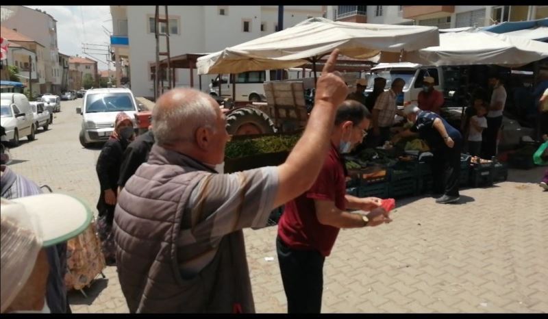 Aşısını geciktirenlere ‘aşı olun’ çağrısı yapan vatandaş takdir topladı
