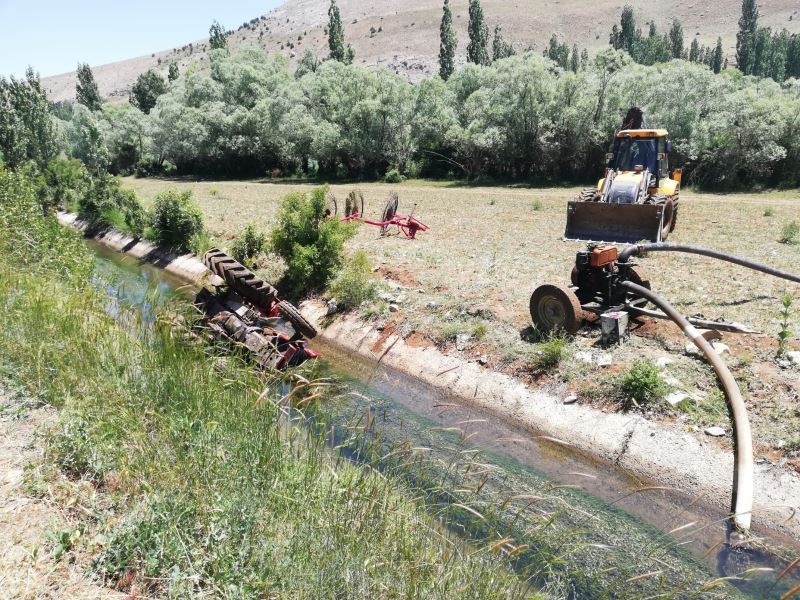 Traktör sulama kanalına yuvarlandı: 1 ölü, 2 yaralı
