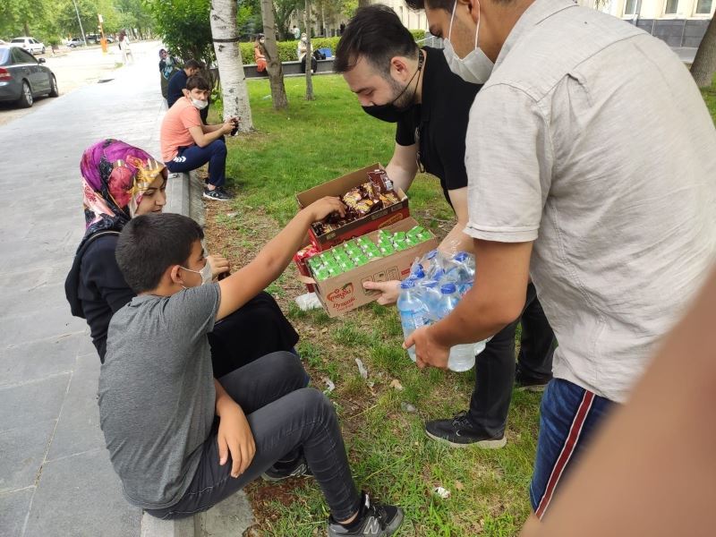 Büyükşehir Belediyesi Gençlik Meclisi sınav heyecanına ortak oldu
