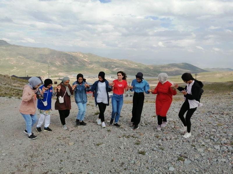 Erciyes gençleri ağırlamaya devam ediyor
