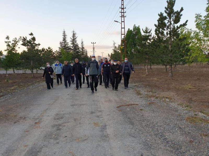 Başkan Büyükkılıç sabahın ilk ışıklarında mesaiye başladı
