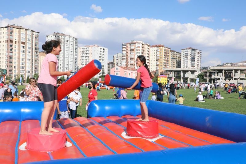 Talas’ta çocuklara muhteşem şenlik
