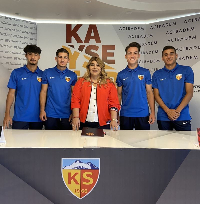 Kayserispor 4 oyuncuyla profesyonel sözleşme imzaladı
