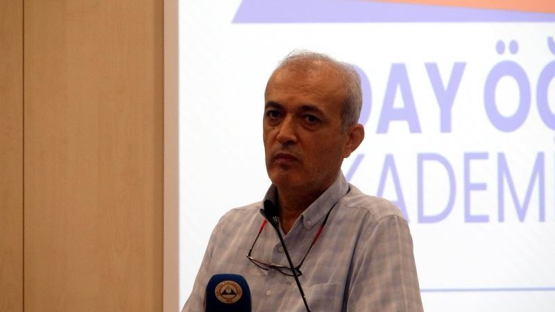 Prof. Dr. Karaboğa: “Yapay zekanın tamamen insanın her yaptığını yapabilecek bir aşamaya geleceğini düşünmüyorum”
