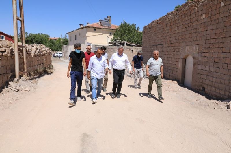 Ağırnas Mahallesi’ne tarihi dokusuna uygun doğal taştan yol
